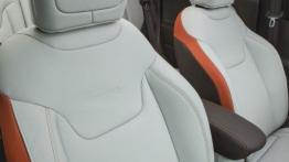 Jeep Renegade Limited (2015) - wersja europejska - fotel pasażera, widok z przodu