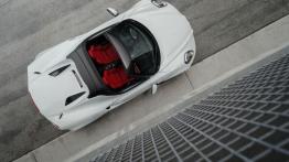 Alfa Romeo 4C Spider White (2016) - wersja amerykańska - widok z góry