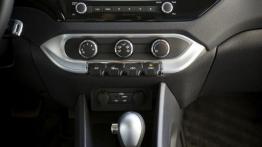 Kia Rio III Sedan Facelifting (2016) - wersja amerykańska - konsola środkowa