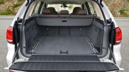 BMW X5 III (2014) xDrive50i - wersja amerykańska - bagażnik
