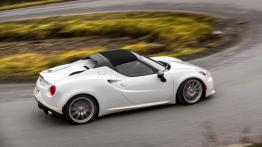 Alfa Romeo 4C Spider (2016) - wersja amerykańska - prawy bok