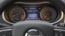 Jeep Cherokee KL (2014) Limited - wersja europejska - zestaw wskaźników