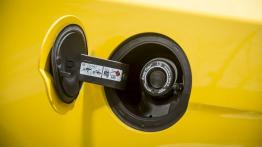 Ford Mustang VI Coupe EcoBoost (2015) - wersja europejska - wlew paliwa