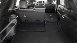 Jeep Cherokee KL (2014) Limited - wersja europejska - tylna kanapa złożona, widok z bagażnika