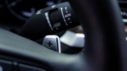 Hyundai Genesis II (2014) - wersja europejska - manetka zmiany biegów pod kierownicą