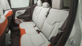 Jeep Renegade Limited (2015) - wersja europejska - tylna kanapa