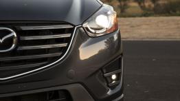 Mazda CX-5 Facelifting (2016) - lewy przedni reflektor - włączony