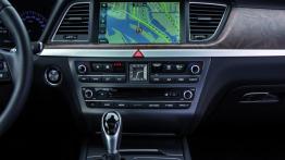 Hyundai Genesis II (2014) - wersja europejska - konsola środkowa