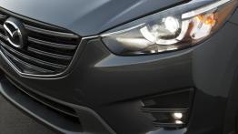 Mazda CX-5 Facelifting (2016) - lewy przedni reflektor - włączony