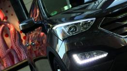 Hyundai Santa Fe III - wersja europejska - prawy przedni reflektor - włączony