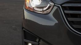 Mazda CX-5 Facelifting (2016) - prawy przedni reflektor - włączony