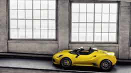 Alfa Romeo 4C Spider (2016) - wersja amerykańska - lewy bok