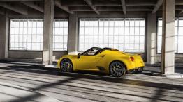 Alfa Romeo 4C Spider (2016) - wersja amerykańska - lewy bok