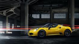 Alfa Romeo 4C Spider (2016) - wersja amerykańska - lewy bok