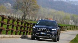 Jeep Cherokee KL (2014) Limited - wersja europejska - widok z przodu
