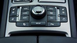 Hyundai Genesis II (2014) - wersja europejska - panel sterowania na tunelu środkowym