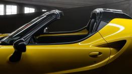 Alfa Romeo 4C Spider (2016) - wersja amerykańska - drzwi kierowcy zamknięte