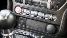 Ford Mustang VI Coupe EcoBoost (2015) - wersja europejska - konsola środkowa