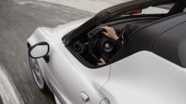 Alfa Romeo 4C Spider (2016) - wersja amerykańska - bok - inne ujęcie