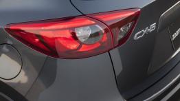Mazda CX-5 Facelifting (2016) - lewy tylny reflektor - włączony