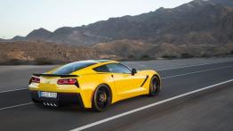 Chevrolet Corvette C7 Stingray Coupe (2014) - wersja europejska - widok z tyłu
