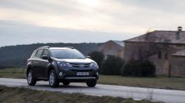 Toyota RAV4 IV - wersja europejska - widok z przodu