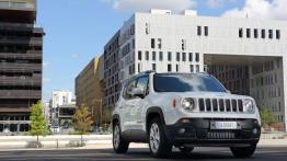Jeep Renegade Limited (2015) - wersja europejska - widok z przodu