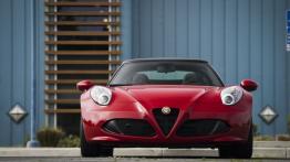 Alfa Romeo 4C Spider Rosso (2016) - wersja amerykańska - widok z przodu