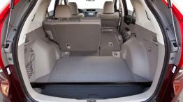 Honda CR-V IV - wersja amerykańska - tylna kanapa złożona, widok z bagażnika