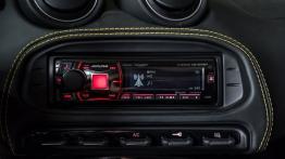 Alfa Romeo 4C Spider (2016) - wersja amerykańska - radio/cd/panel lcd