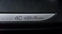 Alfa Romeo 4C Spider (2016) - wersja amerykańska - deska rozdzielcza