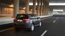 Toyota RAV4 IV - wersja europejska - widok z tyłu