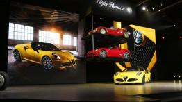 Alfa Romeo 4C Spider (2016) - wersja amerykańska - oficjalna prezentacja auta