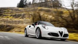 Alfa Romeo 4C Spider (2016) - wersja amerykańska - widok z przodu