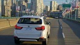 BMW X5 III (2014) xDrive50i - wersja amerykańska - widok z tyłu