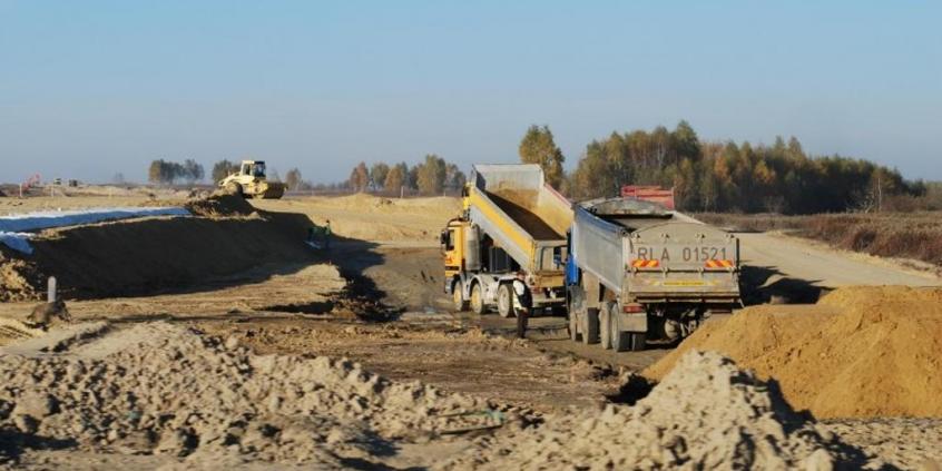 Budują autostrady i przy okazji niszczą drogi lokalne