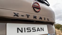 Nissan X-Trail 2026 po liftingu. Google na pokładzie i technologia "przezroczystej maski"