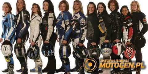 Noszą spodnie i buty motocyklowe...