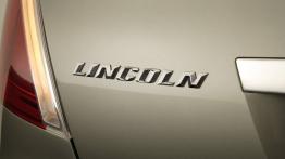Lincoln MKS - emblemat