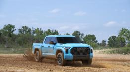 Toyota Tacoma vs Toyota Tundra. Eksperckie porównanie pickupów. Który model wybrać w 2026 roku?