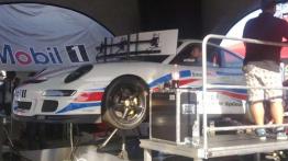 Gorące show na ... lotnisku