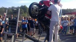 Gorące show na ... lotnisku