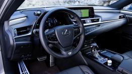 Lexus nie żartuje. To koniec konwencjonalnych silników? Nowy Lexus ES 300h i RC 300h
