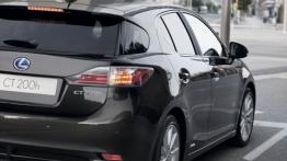 Lexus CT 200H - tył - inne ujęcie