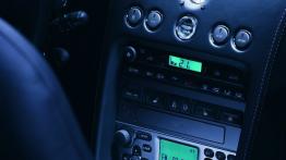  Aston Martin V12 Vanquish