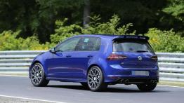 Volkswagen Golf R400 - nuklearny hot hatch