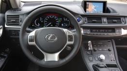 Lexus CT 200H - kokpit