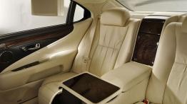 Lexus LS 600h - tylna kanapa