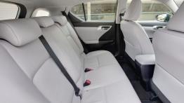 Lexus CT 200H - tylna kanapa