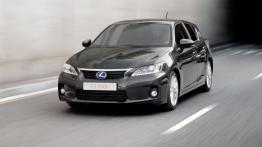 Lexus CT 200H - widok z przodu
